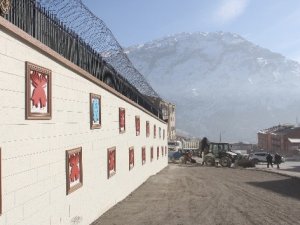 Ters lale süslemesi Hakkari’ye renk kattı