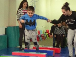 Hakkarili minikler sporla tanışıyor