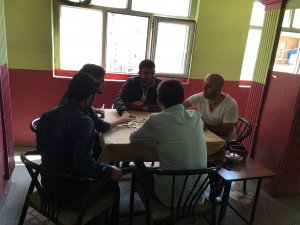 Hakkarili İşsiz Gençler Okey Salonlarında Zaman Harcıyor