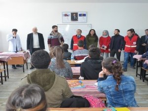 Yüksekova’da bin 600 öğrenciye yardım