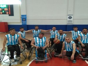 Hakkarili engellilerden farklı galibiyet
