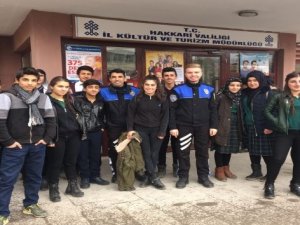 Hakkari’de çocuklar için sinema etkinliği