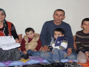 Down sendromlu, kalbi delik ve guatr hastası