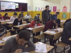 Hakkari’de 449 öğretmen sınavda ter döktü