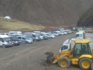 Yediemin'de yüzlerce Araç çürümeye terk edildi