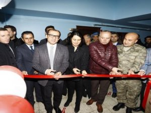 Sınırda Z Kütüphane açılışı
