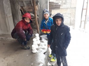 Kar Yağışı Büyüklere Eziyet Çocuklara Eğlence Oldu