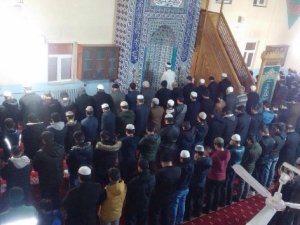 Hakkarili gençler sabah namazında buluştu