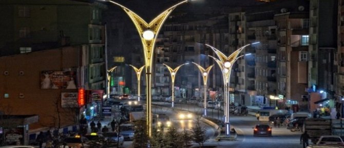Hakkari’de iki cadde daha renklendirildi