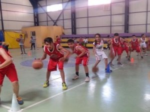 Çukurcalı gençler sporla geleceğe hazırlanıyor