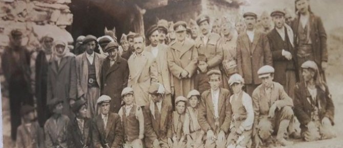 Bursa’dan Hakkari’ye 1954 yılından kalma hatıra fotoğrafı