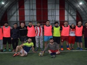Polis ile gençlik grubu arasında futbol maçı