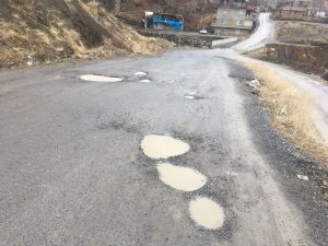 Mahalle Yolları Çamur Deryasına Döndü