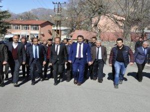 Ak Partili Başkan Gür Çukurca’yı ziyaret etti