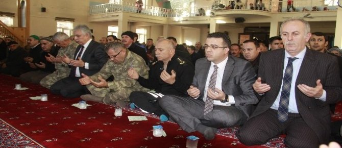 Hakkari’de şehit Teğmen Özatak için mevlit okutuldu