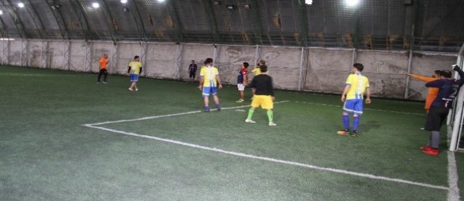 Şemdinli’de gençler arasında futbol turnuvası