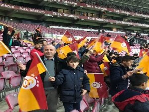Hakkarili öğrenciler Galatasaray ile Konyaspor maçını izledi