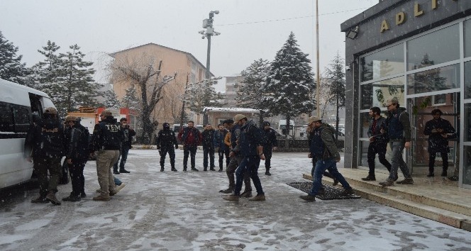 Hakkari’de sosyal medyadan terör propagandasına 6 tutuklama
