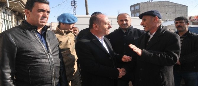 Yüksekova Kaymakamı Kaşıkçı, patlama alanında incelemelerde bulundu