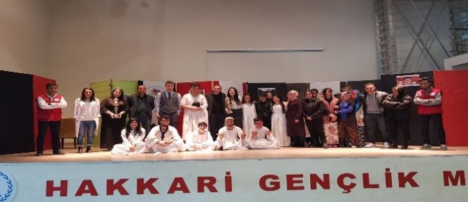 Hakkari’de gençler arası tiyatro yarışması
