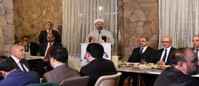 Diyanet İşleri Başkanı Erbaş: "İhtilaflı konuları ekranlara taşıyan hocalar ve medya vebal altındadır"