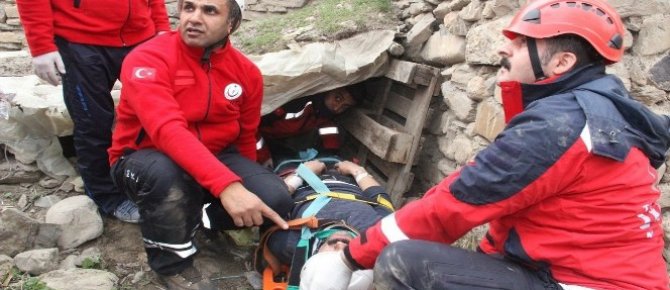Hakkari’de gerçeğini aratmayan UMKE tatbikatı