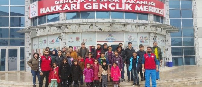 Hakkari’de 40 yetim kayakla tanıştı
