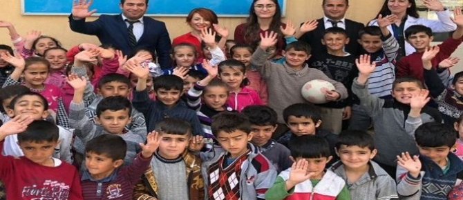 Elçin Yalçıneli, bilimi sevdirmek için Çukurca’da