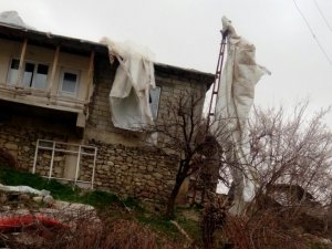 Hakkari'de Etkili Olan Fırtına Maddi Zarara Sebep Odu