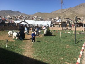 Hakkari’de Havalar Isında Parklar Doldu