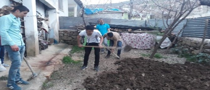 Sınırda çiftçilerin mesaisi erken başladı