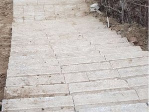 Mahalleli Mezarlığını Onardı