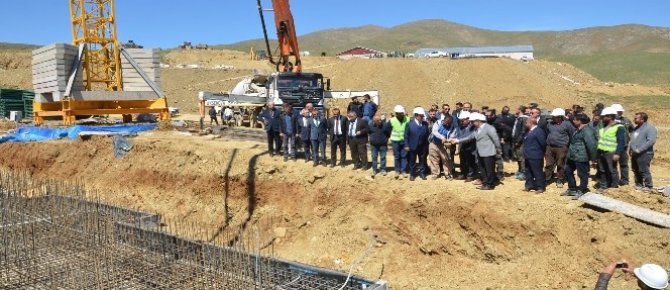 Yüksekova’da 4. etap konutların temeli atıldı