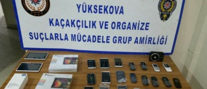 Hakkari’de kaçak sigara ve kol saatleri ele geçirildi