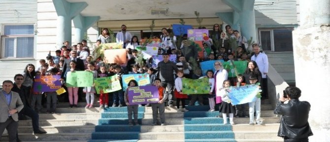 Hakkari’de 4 bin fidan toprakla buluştu