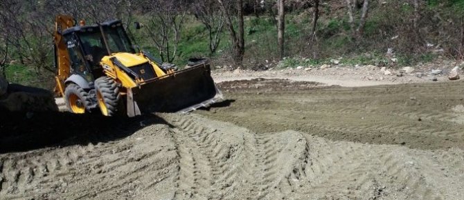 Şemdinli’de yol çalışması