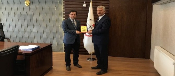 THK Başkanı Kahraman’dan müdür Durgun’a plaket