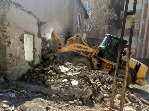 Hakkari’de Eski Yapılar Yıkılıyor