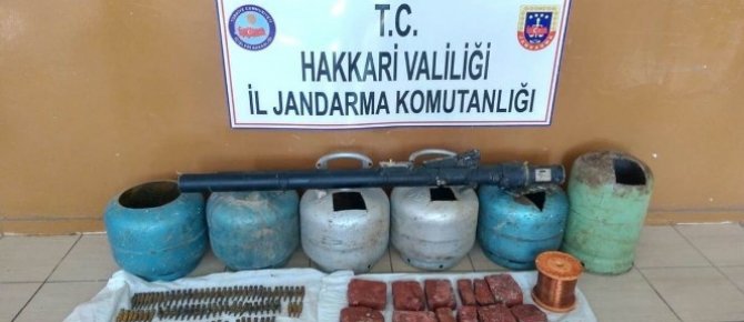Hakkari Valiliği: "Çukurca’da SA-18 füze gövdesi ile patlayıcılar ele geçirildi"