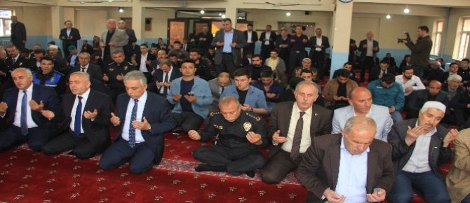 Şehitler için mevlit okutulup aşure ikram edildi