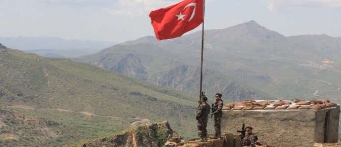 Özel Harekat polisleri sınırda kuş uçurtmuyor