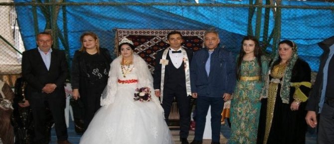 Vali Toprak, Kaya ve Noyan çiftinin düğün törenine katıldı