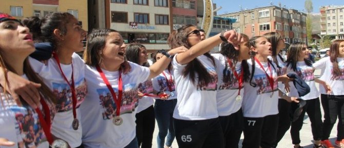 Hakkari’de 1. Lig coşkusu