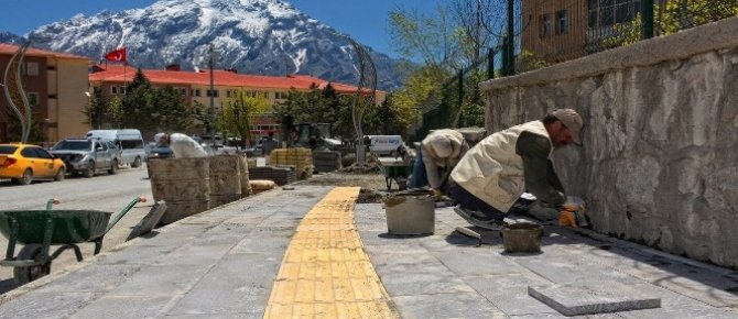 Hakkari’de ‘Engelli Dostu Modern Kaldırım’ dönemi