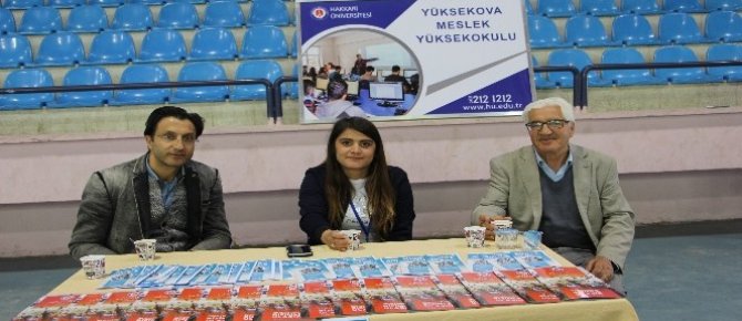 Hakkari Üniversitesi, Şemdinli’de stant kurdu