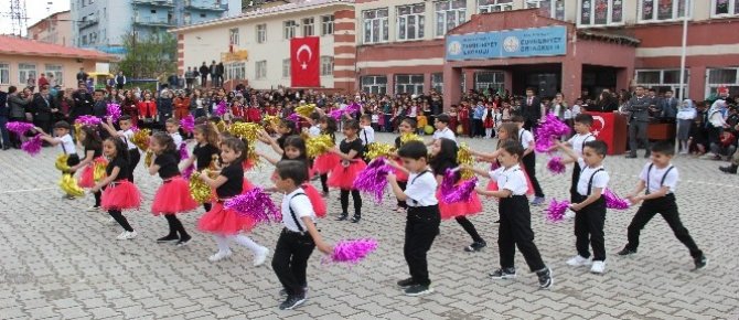 Şemdinli’de 23 Nisan coşkusu