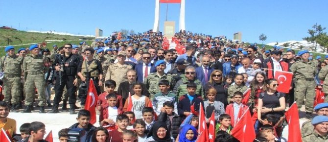 “Hakkari Geleceğimizin Teminatı Çocuklarla Geleceğe Yürüyor” etkinliği