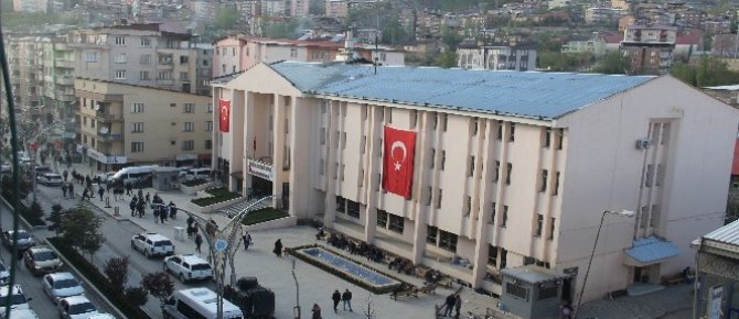Hakkari’de fıskiyeli süs havuzu yapıldı