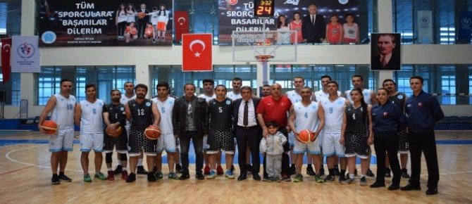 Hakkari’de ‘Veteranlar Basketbol Turnuvası’ başladı