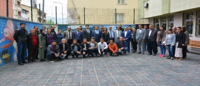 Başkan Gür’den kültür merkezine övgüler